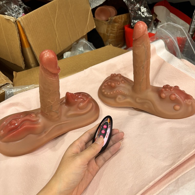 Wireless Control Realistic Sit And Ride Vibrator Dildo 9 Vibrating Mode Powerful gallery