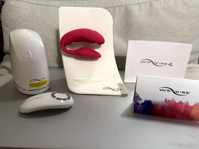 We-vibe 4 Simultaneous Clitoral & G-spot Stimulation Massager with remote