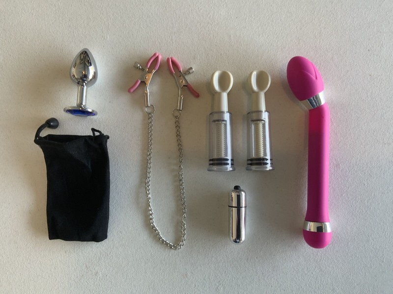 5 Piece Set Vibrator G Spot Squirter Butt Plug, Nipple Clamps Suckers And Vib