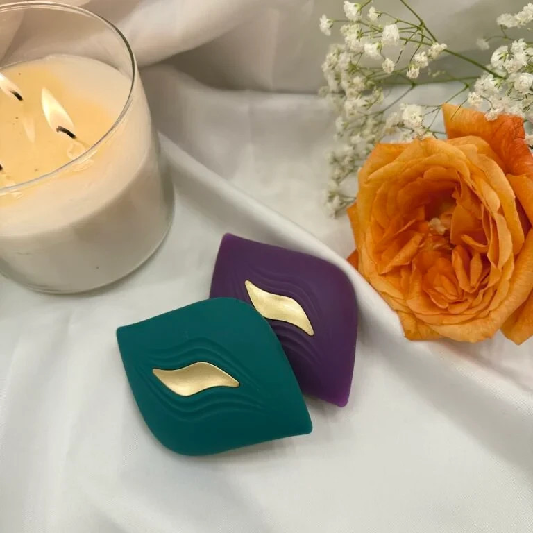 Luxury Leaf-Shaped Clitoral Vibrator – Rechargeable & Discreet