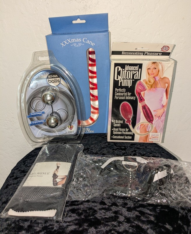 5 piece Adult Sex Toy bundle Glass Dildo, Benwa Balls, Clit pump