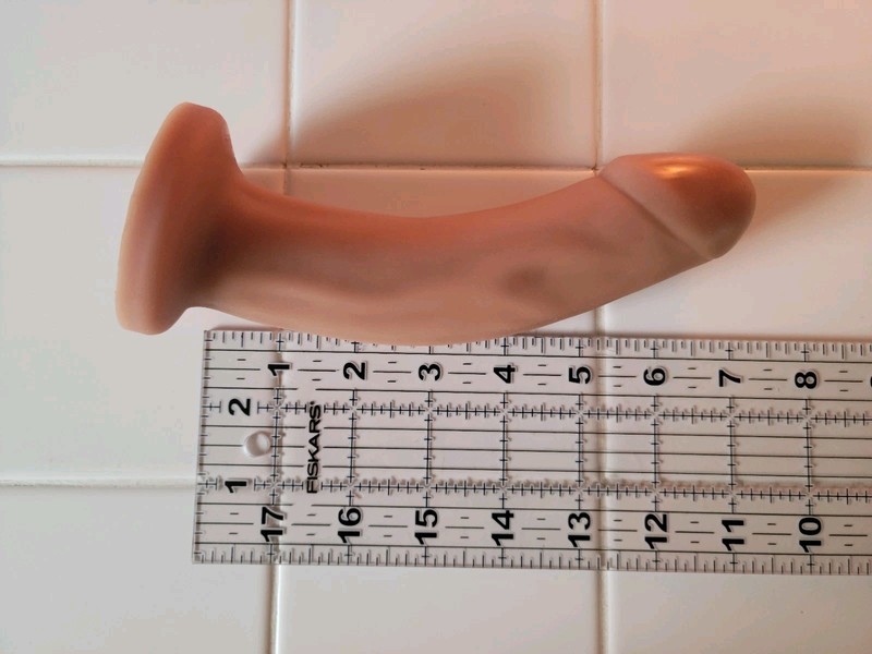 Medium Size Dildo Body Safe Silicone Caramel Skin Tone Brand Tantus