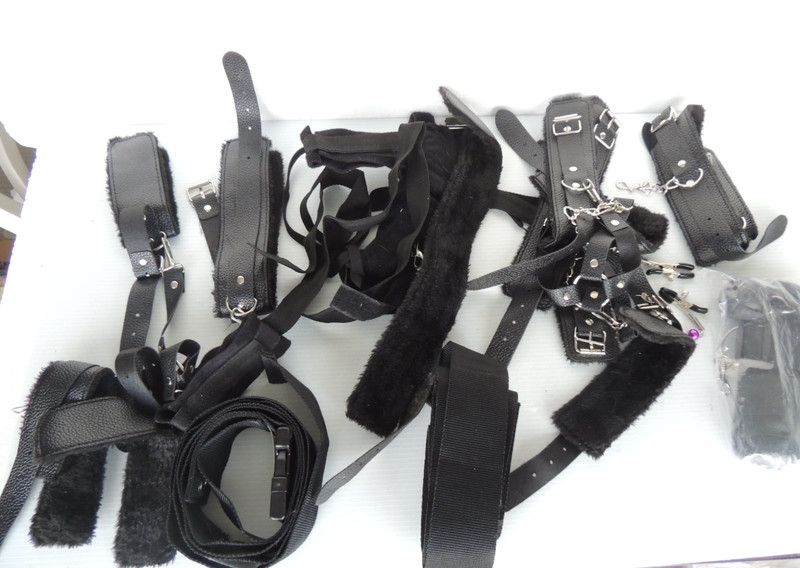 Beginner Strap-on Harness ONLY NOT SURE HOW MANY PICE LOT OVER 5LB