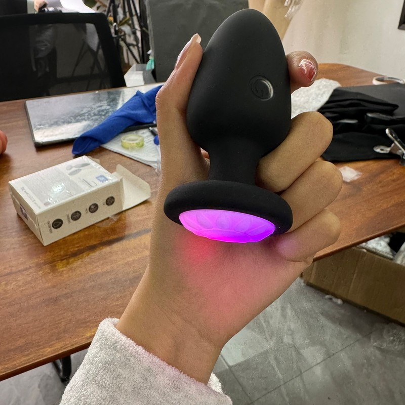Silicone LED Light Up Anal Butt Plug Prostate G Spot Stimulator Vibrator Sex Toy gallery