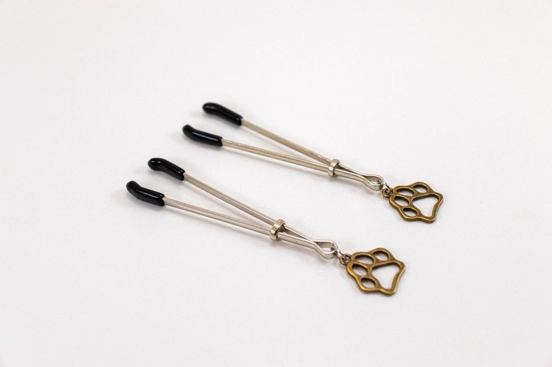 Nipple Clamps with Bronze Paw Charm – Stainless Steel w/ Non-Slip Rubber Pads