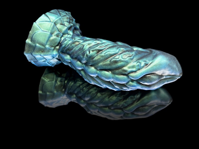 Huge Dildo Fantasy Dragon Felix-Platinum Silicone Colorshift Dildo-sex toy Women